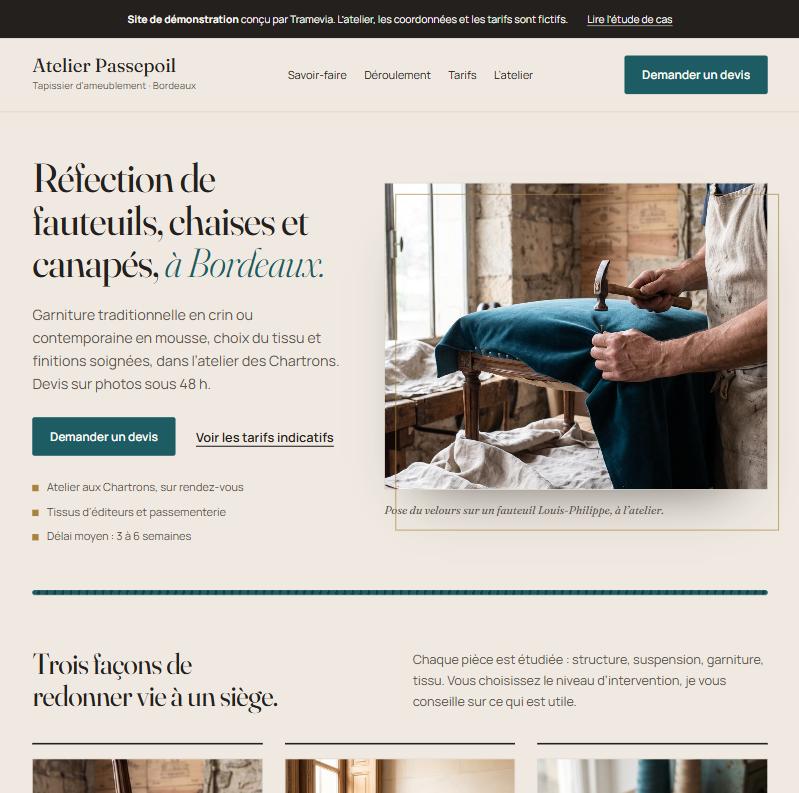 Home page of the Atelier Passepoil website: headline about restoring armchairs, chairs and sofas in Bordeaux, fabric swatches and quote buttons